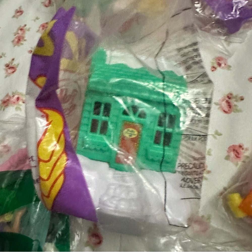 McDonald's Polly Pocket Playset Assortment - Purple, Pink, Red, Blue - Picture 4 of 12